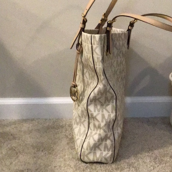 Michael Kors purse - Picture 3 of 4